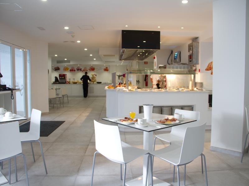 Apartamentos Triton Cala Ratjada  Exterior photo
