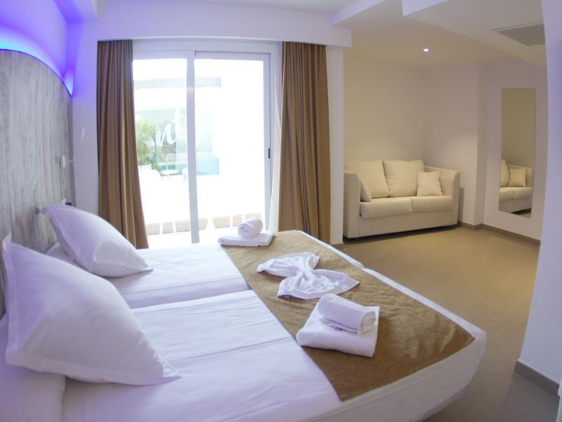 Apartamentos Triton Cala Ratjada  Exterior photo