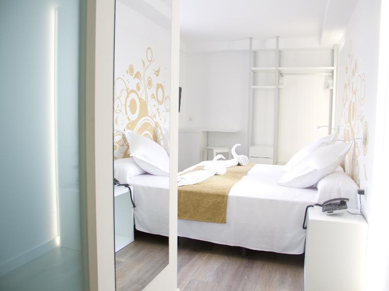 Apartamentos Triton Cala Ratjada  Exterior photo
