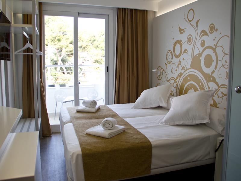 Apartamentos Triton Cala Ratjada  Exterior photo